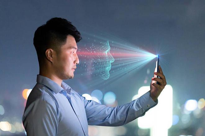 闪电律解｜刷脸登录银行APP却惊现他人信息 律师：或涉嫌侵权